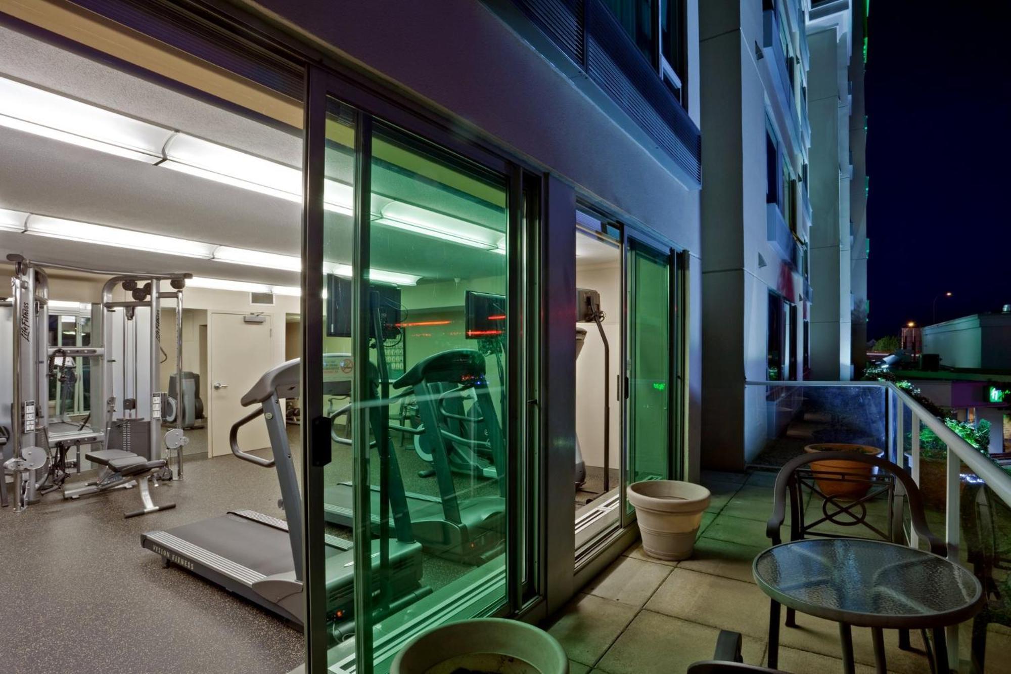 Hotel Vancouver Airport By Ihg 4*